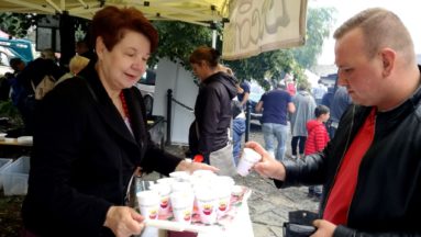 A turyści i mieszkańcy ją degustują