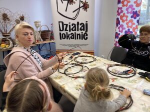 309160289_458347079734320_2224117412985341062_n wspólne wyplatanie wikliny