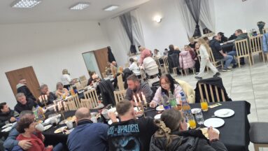 Wspólne świętowanie zakończenia projektu.