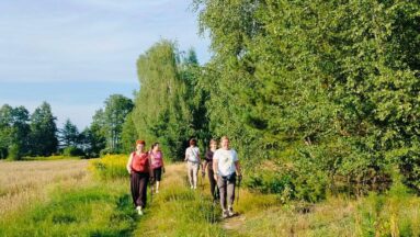 Uczestnicy projektu Chopinowski Krok po Zdrowie, czyli Nordic Walking z Nutkami